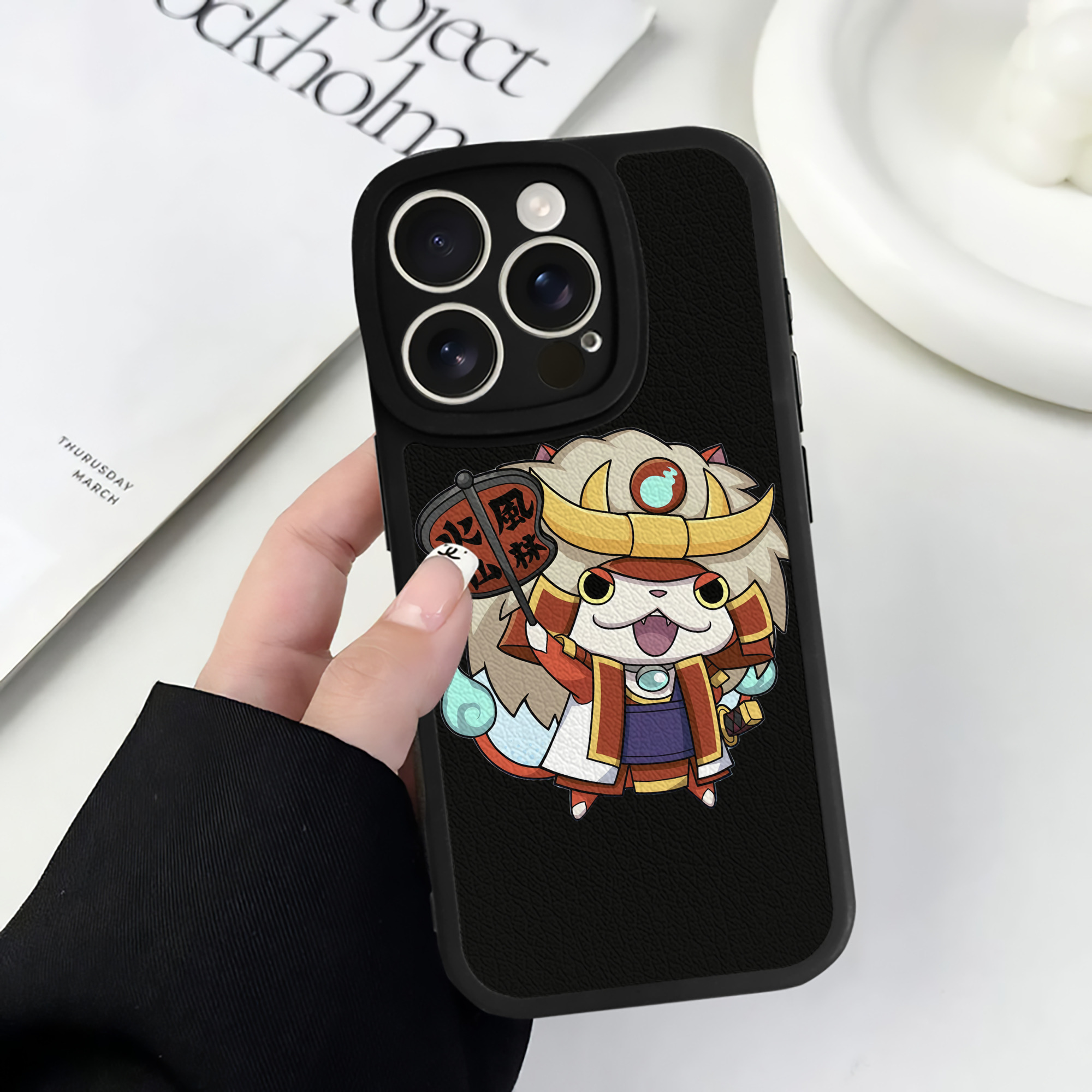 （画像用） 妖怪ウォッチ Yo-kai Watch 【iPhone 16シリーズ対応】シリコンスマホケース（レザー調） 材質：シリコン